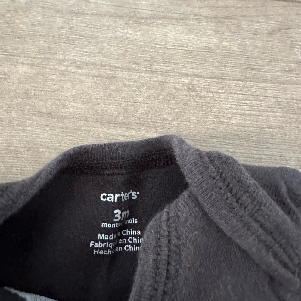 Carter’s baby boy handsome fella jumper jumpsuit size 3 months 
Guc
Bin HH - Picture 2 of 3
